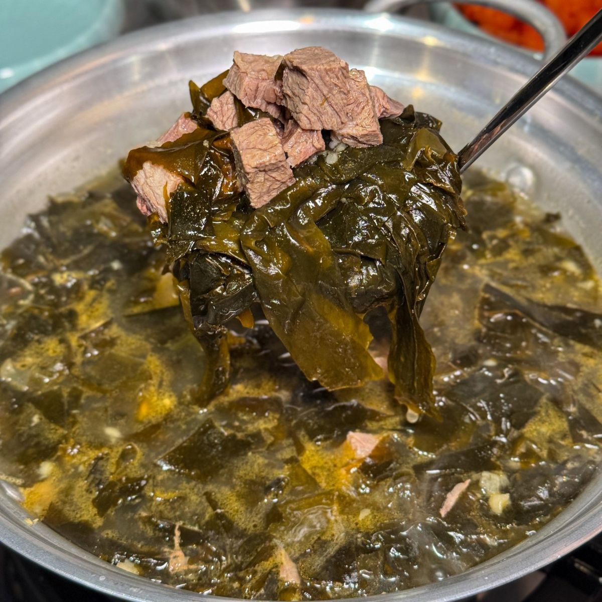 카리나와 지젤이 찾은 성수 미역 수제비 전골 맛집 실비옥. 사진 네이버지도 실비옥 업체 등록 사