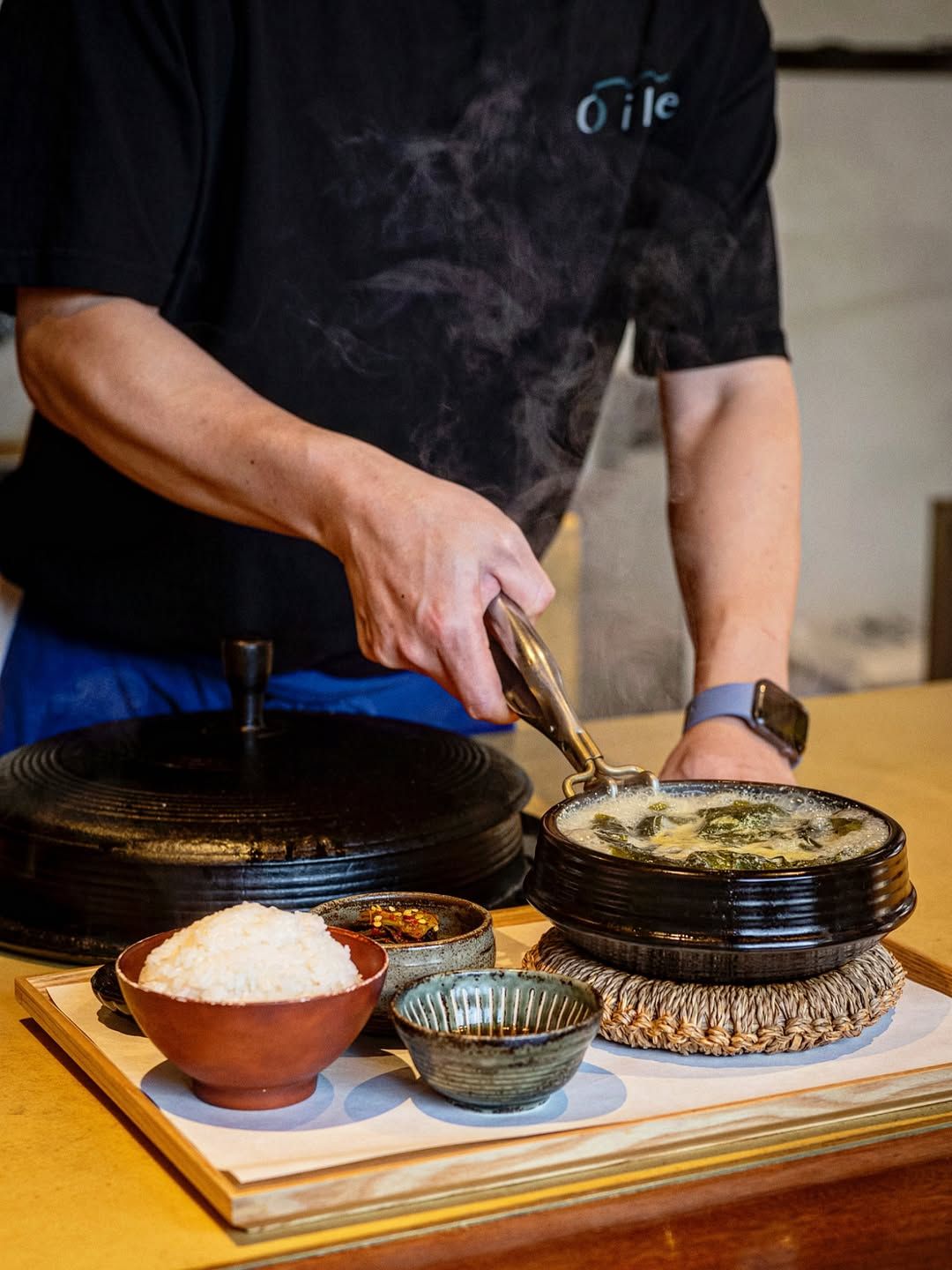 들깨 미역국 단일 메뉴로 미쉐린 빕 구르망에 선정된 용산의 오일제. 인스타그램 @oilje_official