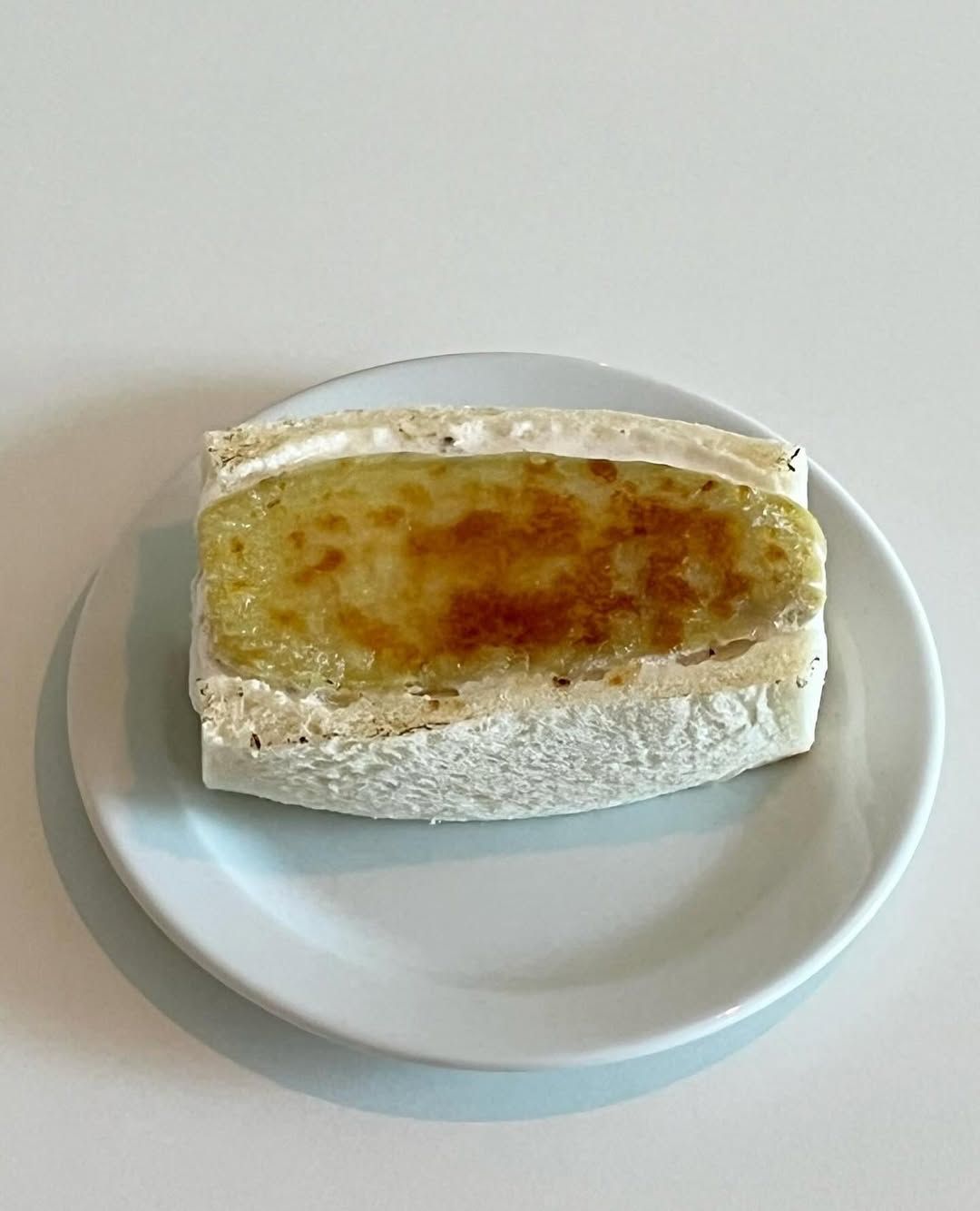 카페 보케의 고구마 크림 브륄레 산도. 인스타그램 @bokeh_coffeebar