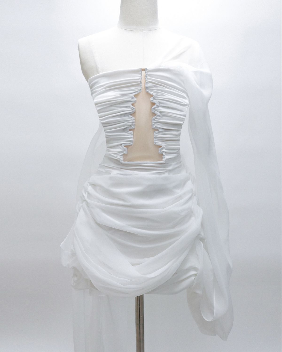 불국사 석가탑에서 영감을 얻은 드레스. 인스타그램 @leje.official