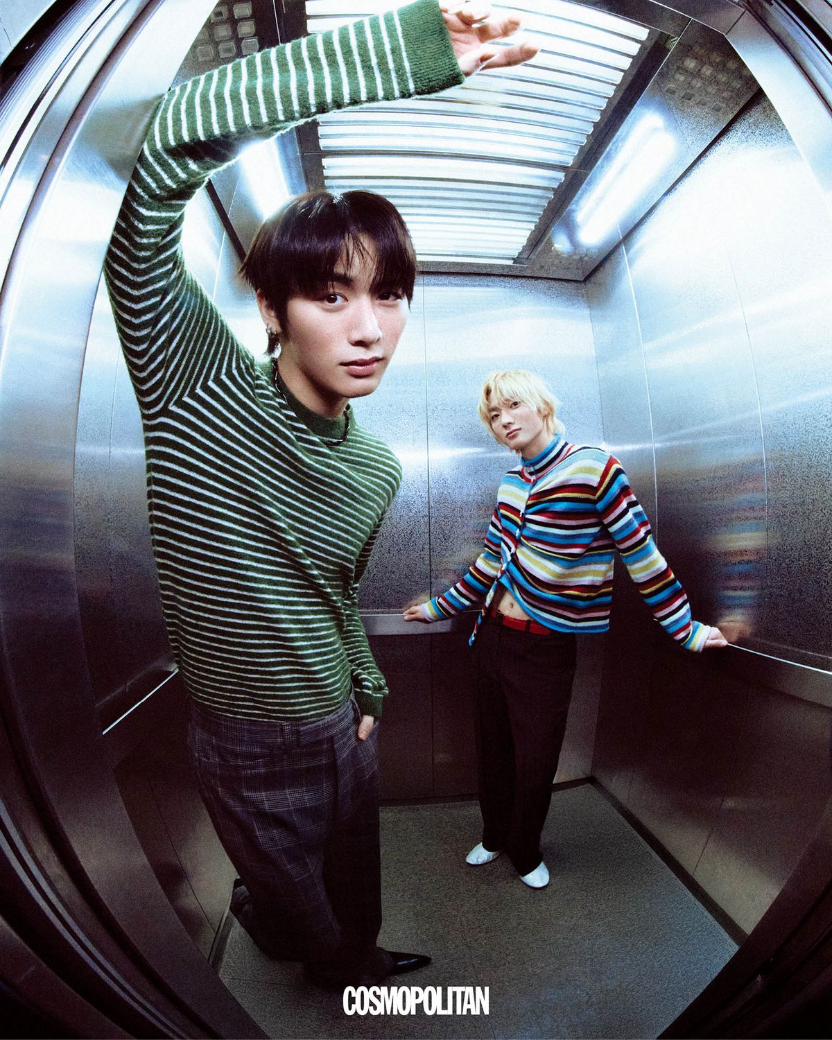 (태산)니트 톱 Loewe. 팬츠 Amiri. 목걸이 Amusant. 슈즈 Christian Louboutin. (성호)니트 카디건 Short Sentence. 팬츠 Sansi. 슈즈 Repetto. 벨트 스타일리스트 소장품. 