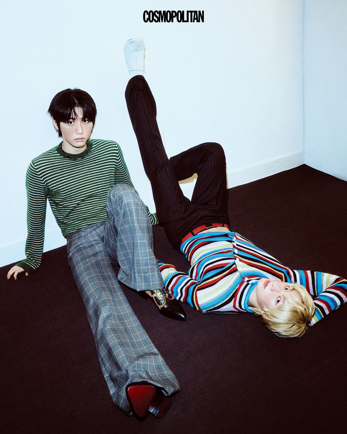 (태산)니트 톱 Loewe. 팬츠 Amiri. 목걸이 Amusant. 슈즈 Christian Louboutin. 귀고리 본인 소장품. (성호)니트 카디건 Short Sentence. 팬츠 Sansi. 슈즈 Repetto. 벨트, 양말 스타일리스트 소장품. 