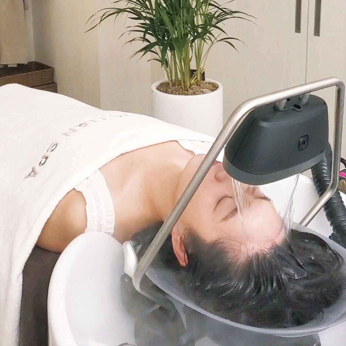 젠데이아를 비롯해 해외 셀러브리티들의 방문이 이어지는, 서울 한남동의 크리스찬유앤브이.