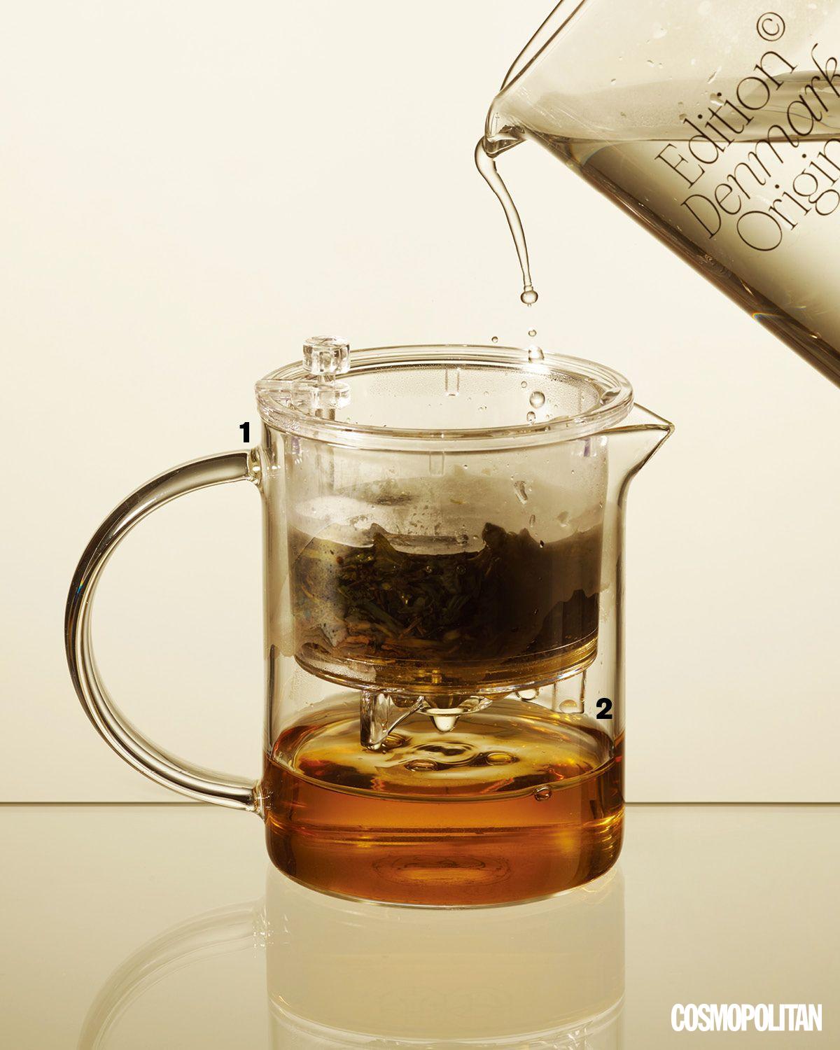 1 간편하게 잎차를 우려 마실 수 있는 맥파이앤타이거 티 머그 2만7천5백원. 2 고소하고 은은한 달콤함이 향과 맛으로 느껴지는 티 머그 이른 봄 쑥차, 2만원(30g).