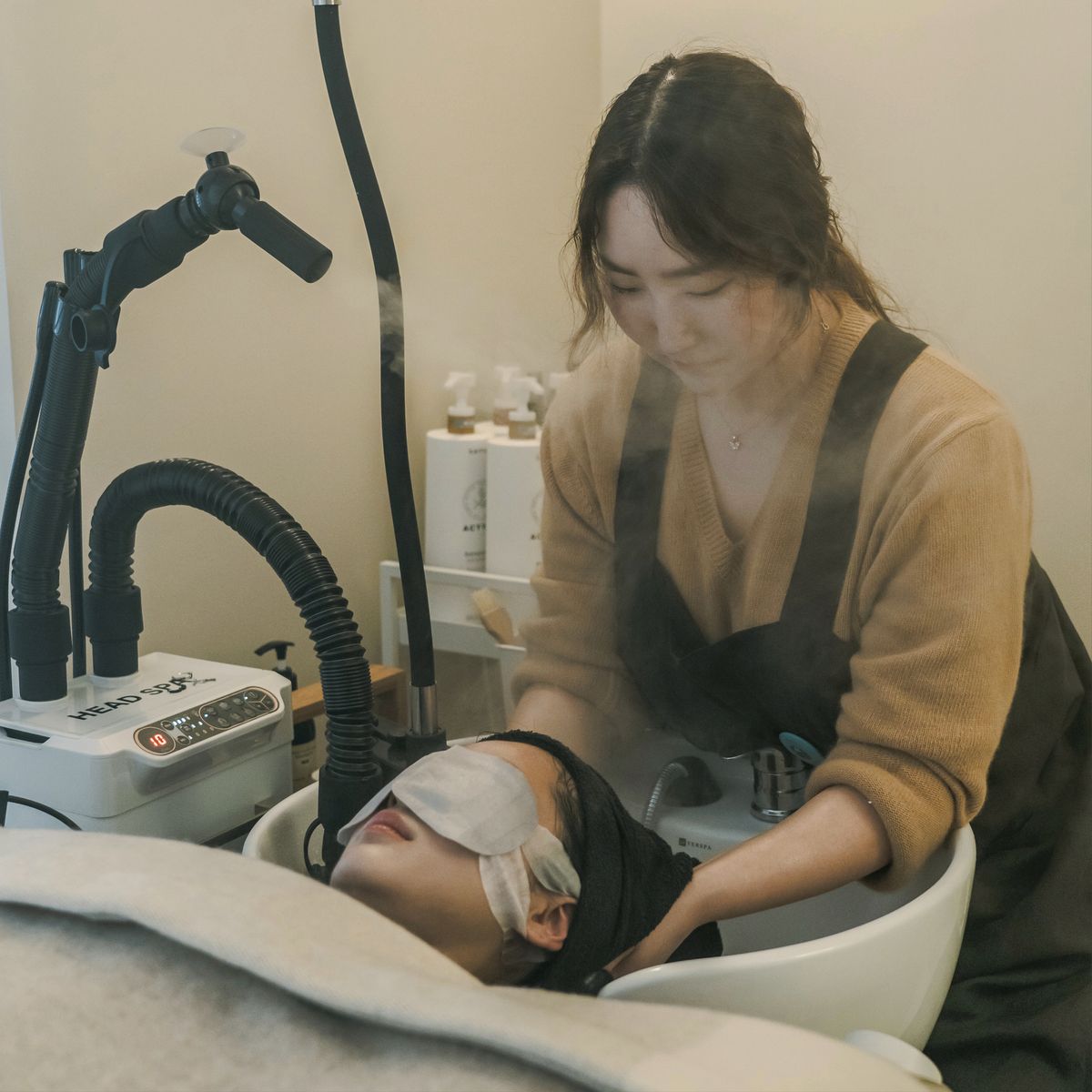 서울 보문동에 위치한 윤시. 매번 같은 프로그램을 받더라도, 한 번도 같을 수 없는 일대일 정서적 케어를 원칙으로 한다. 