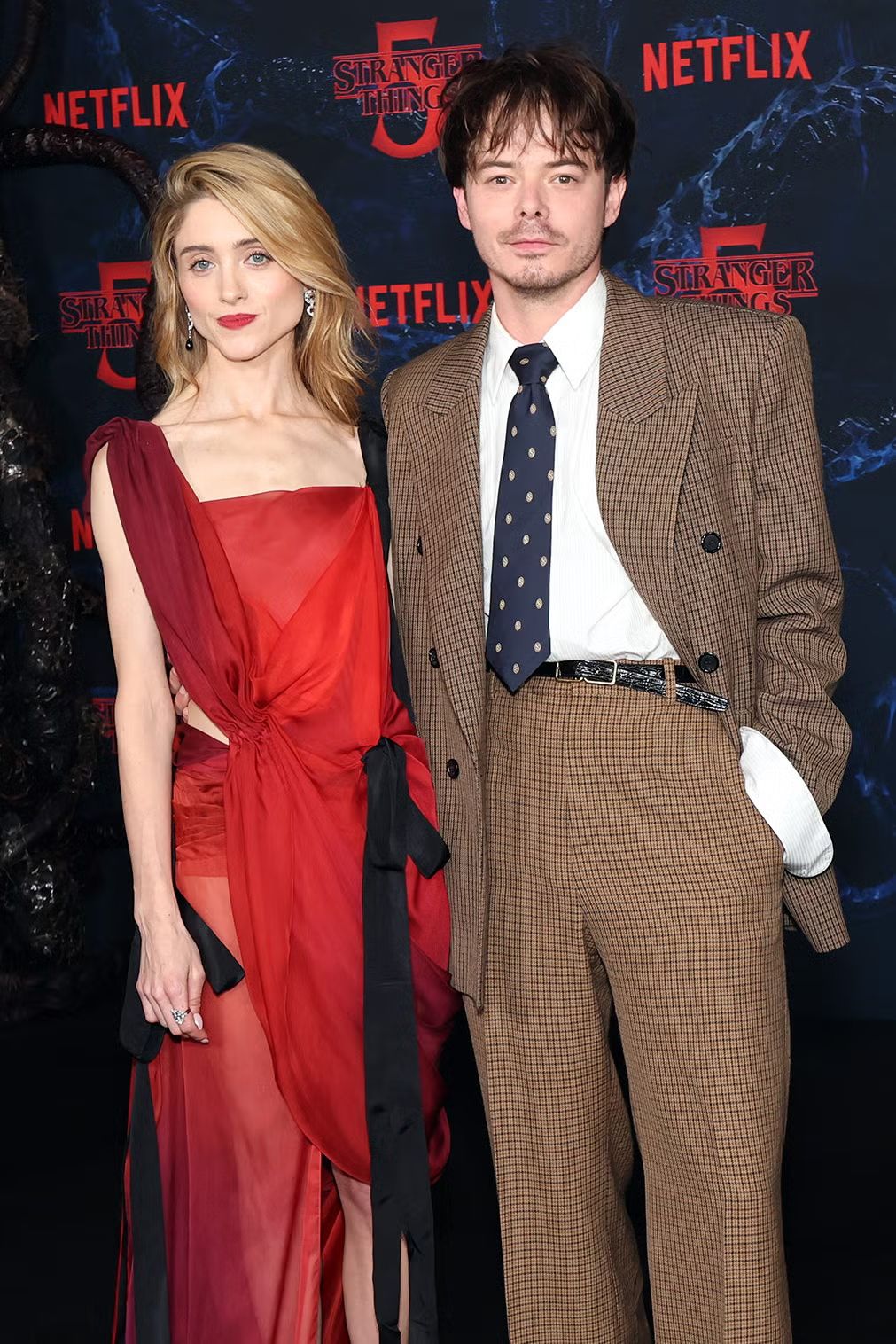 나탈리아 다이어와 찰리 히튼 | Monica Schipper//Getty Images