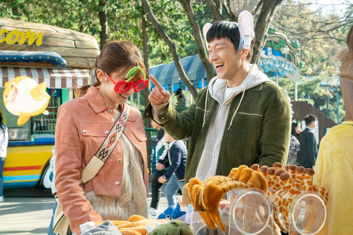 ‘연애 빠진 로맨스’ 스틸컷. 네이버 영화 ‘연애 빠진 로맨스’(2021)