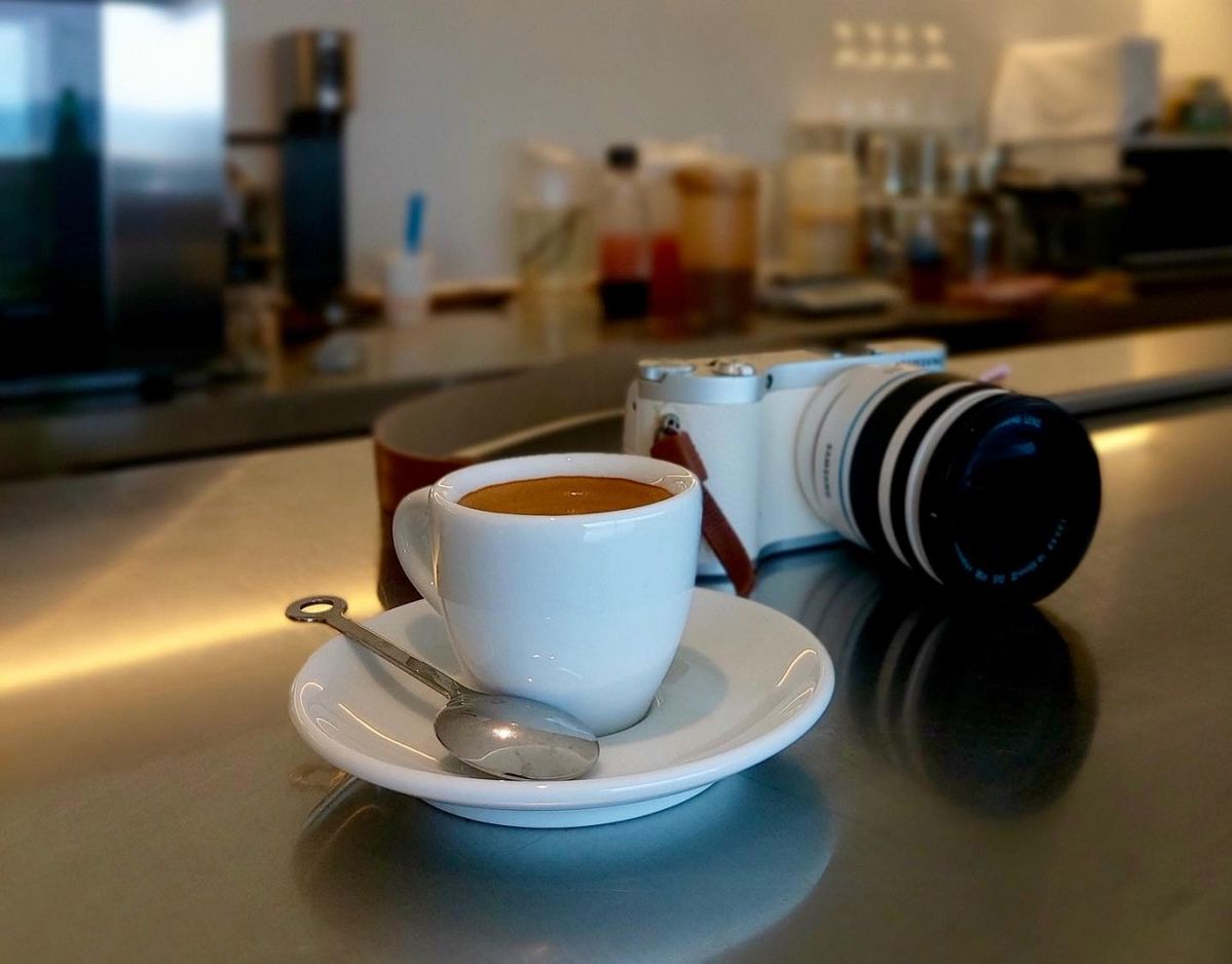 강원도 고성 아야진 해변에서 일출을 가장 가까이서 볼 수 있는 스위밍 터틀. 사진 네이버 지도 스위밍 터틀 업체 등록 사진