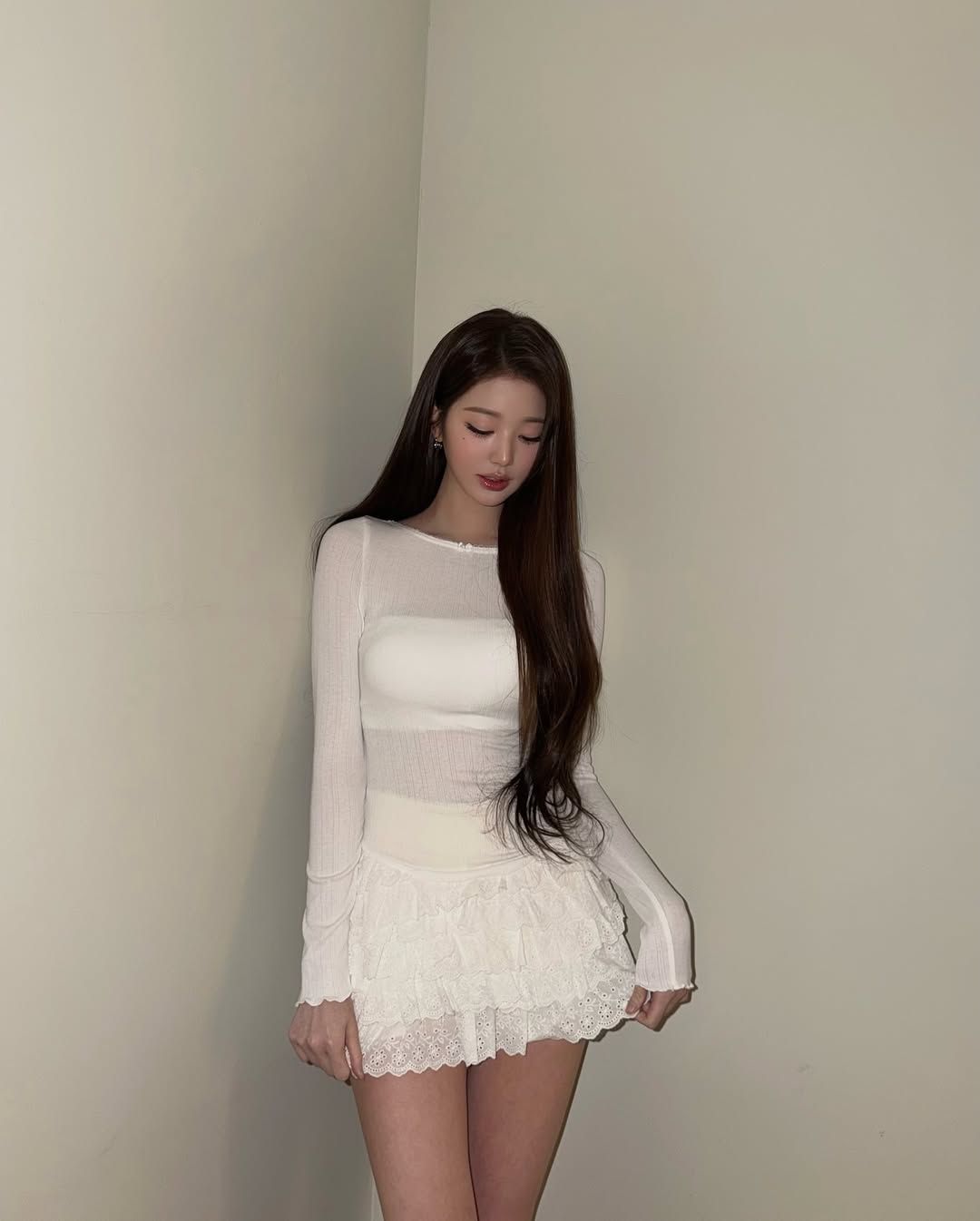 장원영 올화이트 패션 | 인스타그램 @for_everyoung10 