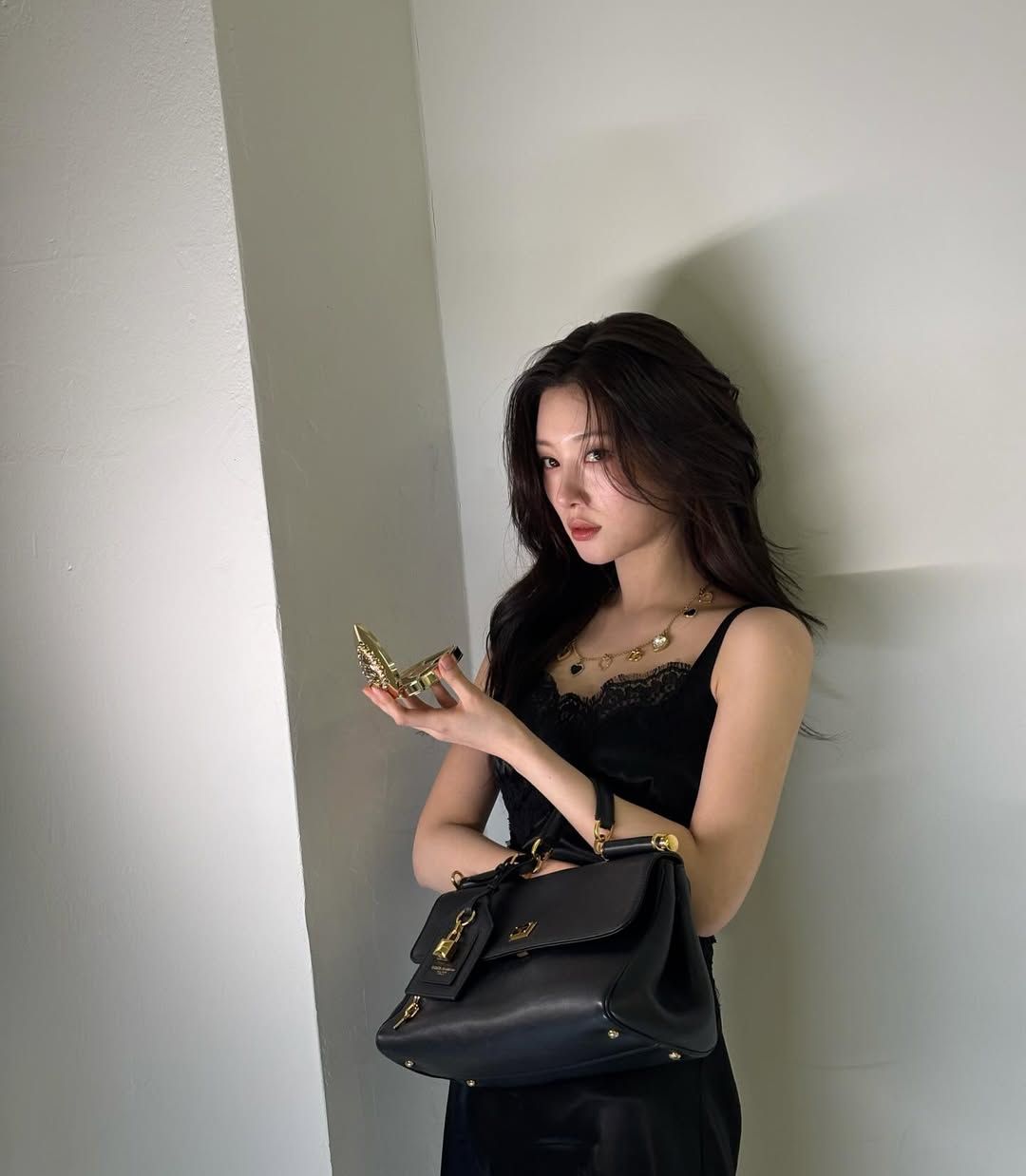 정채연 부두아룩 | 인스타그램 @j_chaeyeoni 