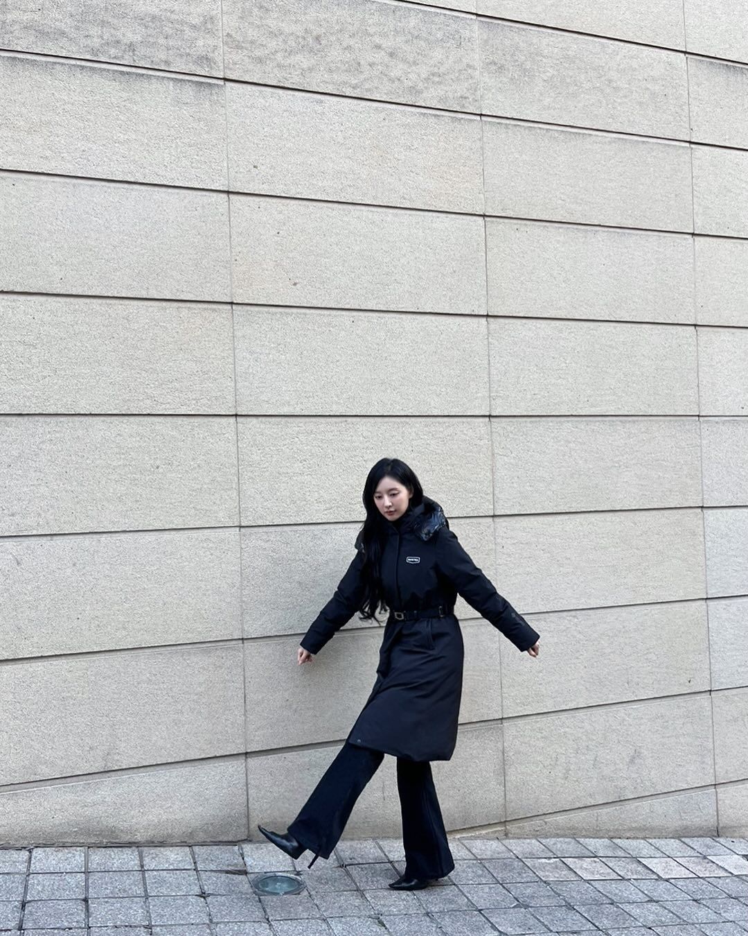 롱패딩을 선택한 김지원. 인스타그램 @geewonii