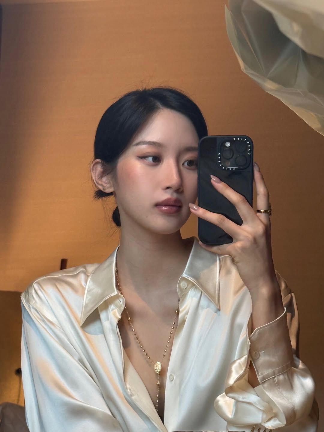 실크 스타일링을 완벽하게 선보인 문가영. 인스타그램 @m_kayoung