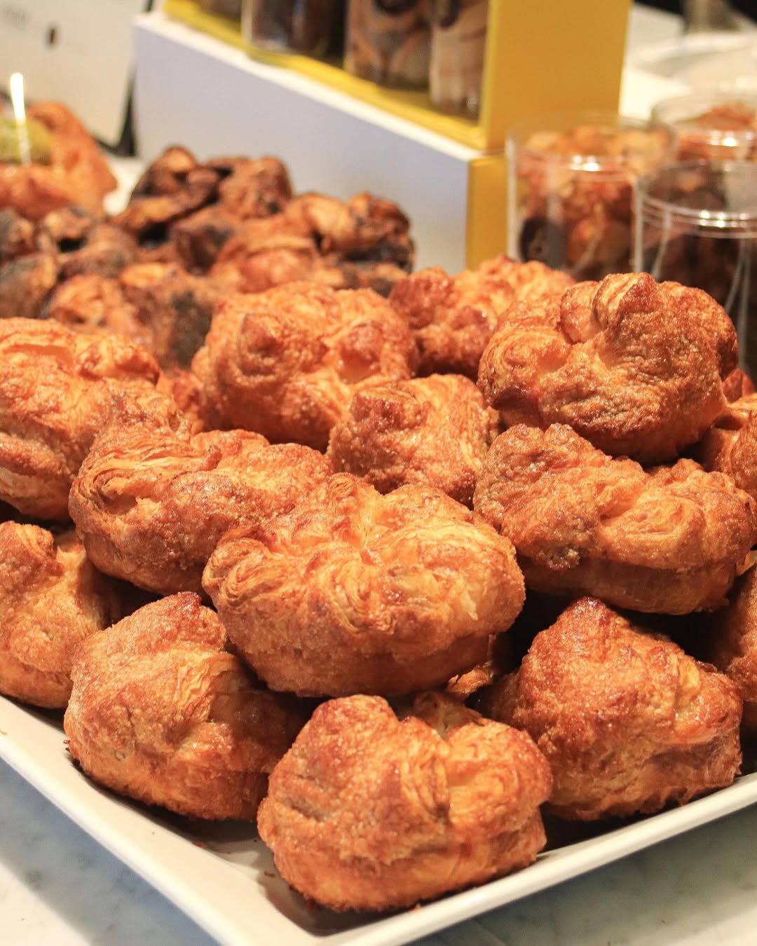 손종원 셰프가 뽑은 최고의 퀸아망이 있는 비파티세리 공덕점. 인스타그램 @bpatisserie_seoul