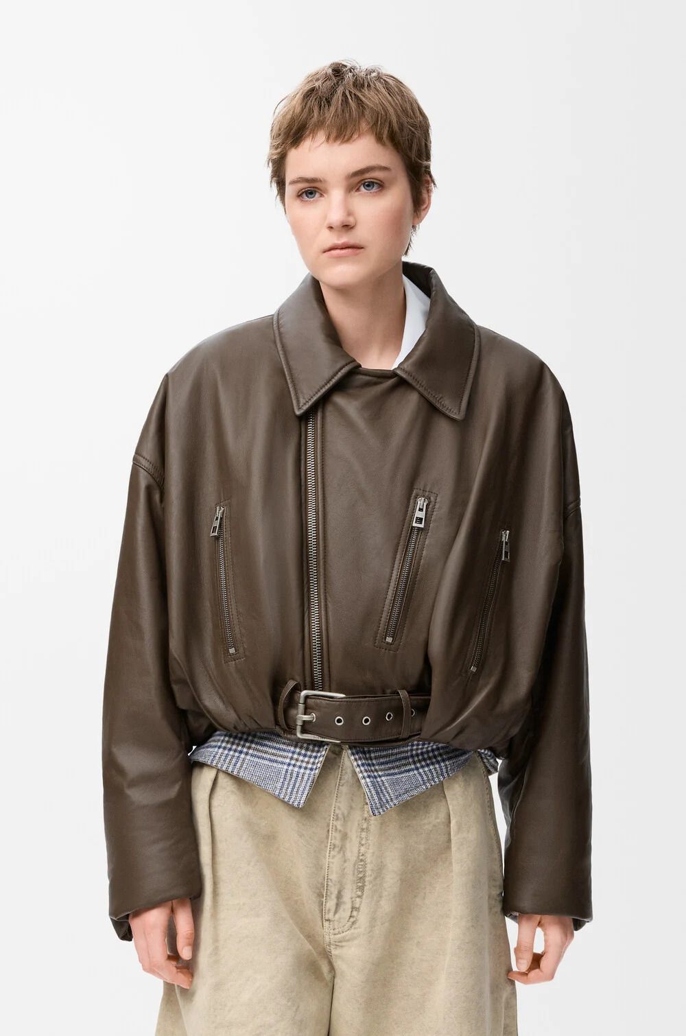 로에베 패디드 레더 아우터 | 출처 loewe.com 