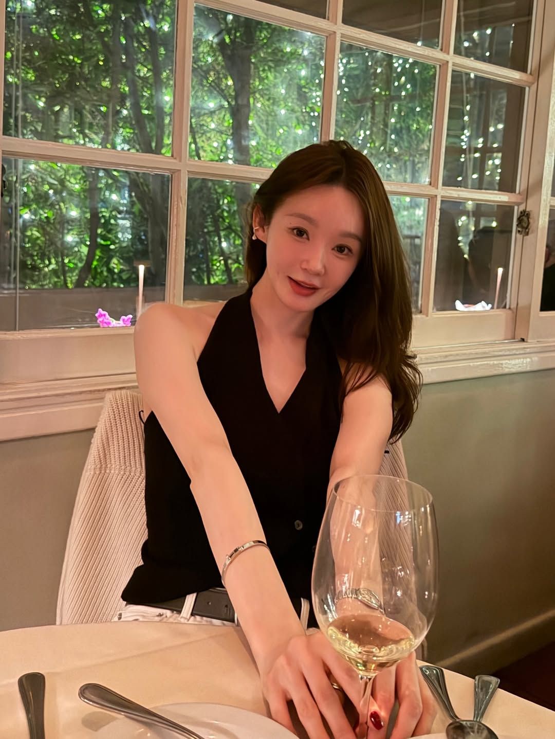 강민경 홀터넥 패션 | 인스타그램 @iammingki