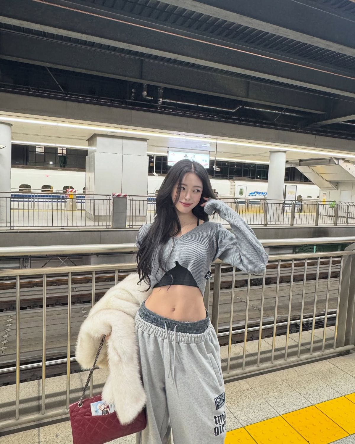 유나의 새깅 룩. 인스타그램 @igotyuandme