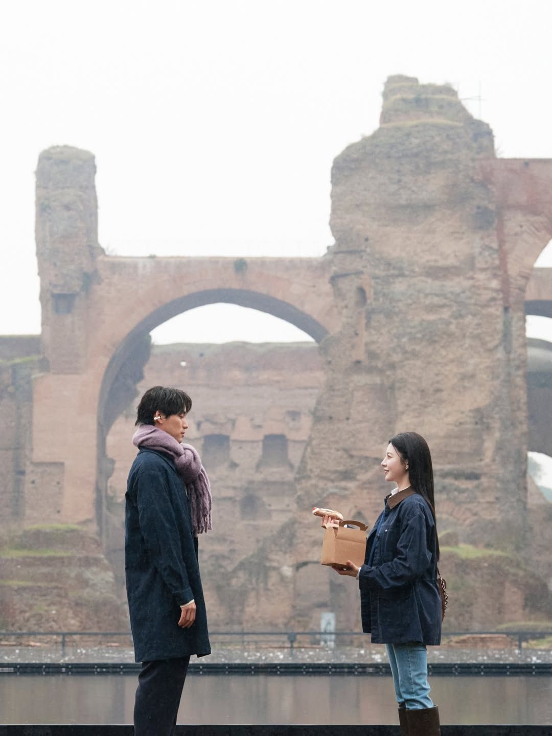 드라마 속 보는 재미가 있는 고윤정 패션. 사진 @netflixkr