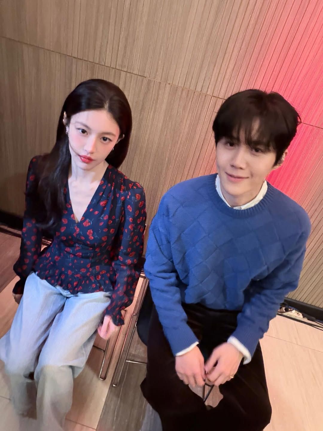 화려한 셔츠를 입은 고윤정. 사진 인스타그램 @goyounjung