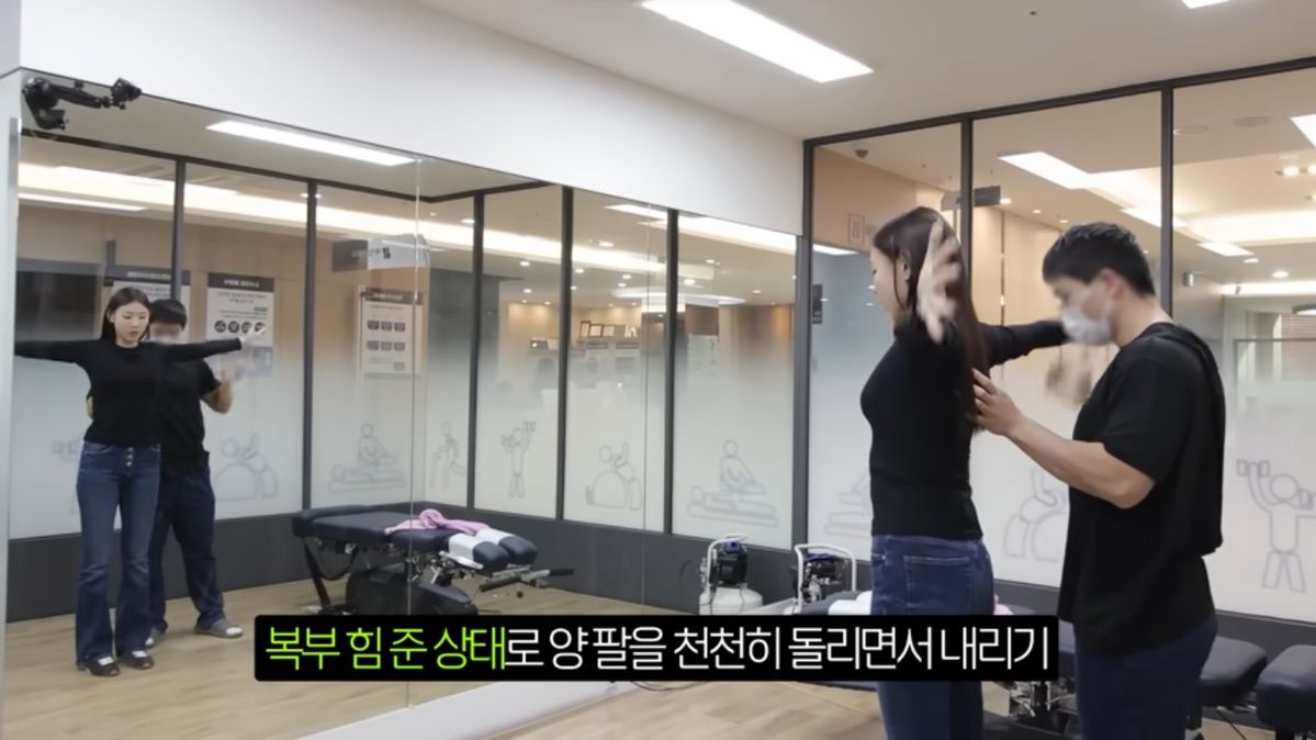 한혜진 거북목 교정 | 출처 유튜브 <한혜진>