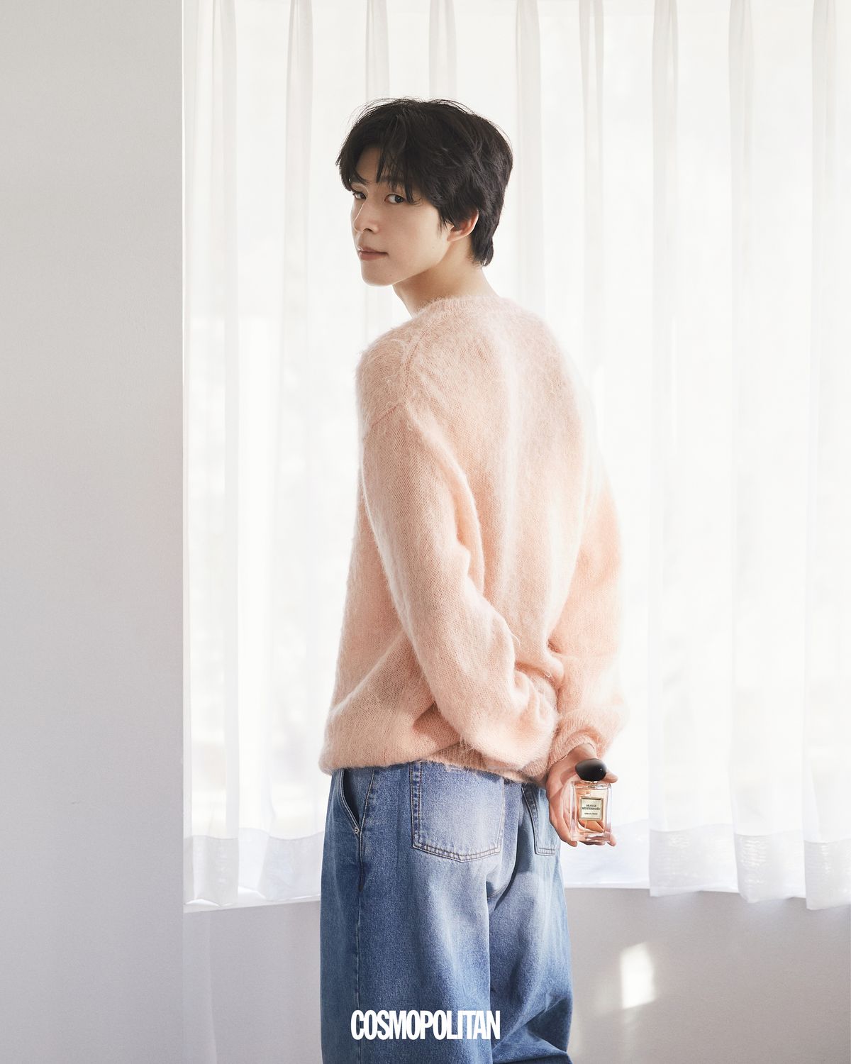 니트 톱, 데님 팬츠 스타일리스트 소장품.