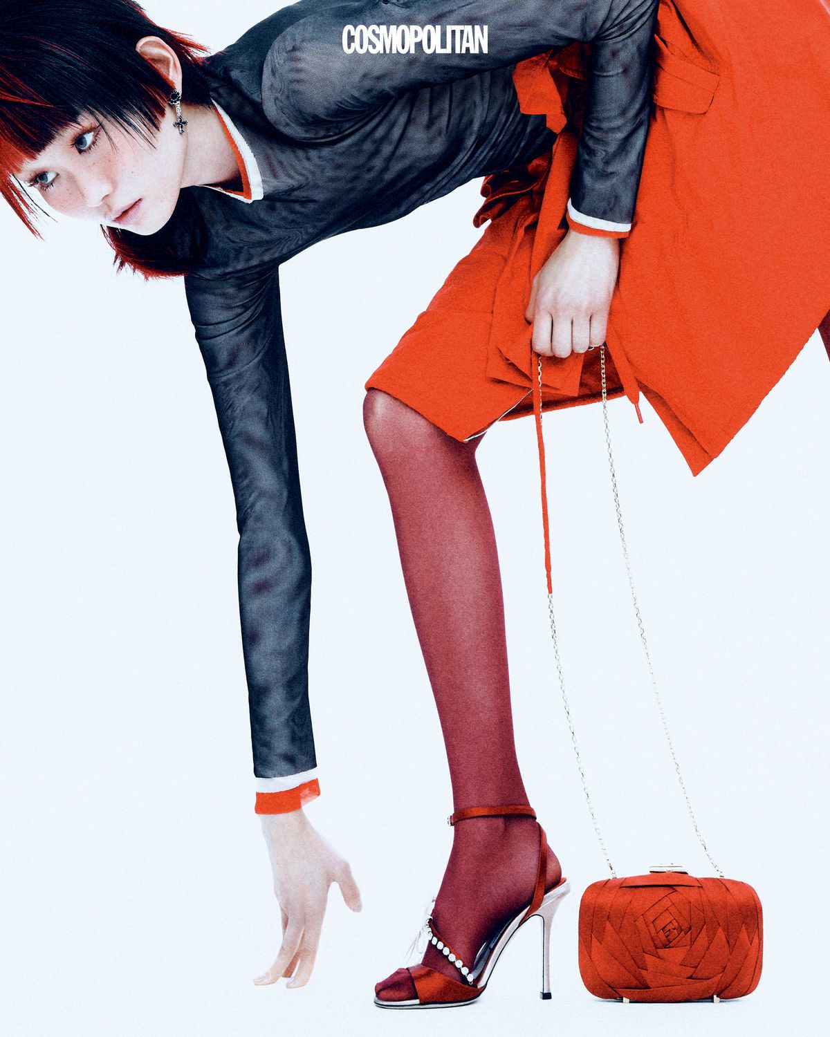 시스루 톱 68만8천원 MSGM. 스커트 24만9천원 Open Yy. 귀고리 87만원 Dolce&Gabbana. 미니 백 5백78만원 Roger Vivier. 새틴 힐 1백99만원 Jimmy Choo. 스타킹 에디터 소장품. 