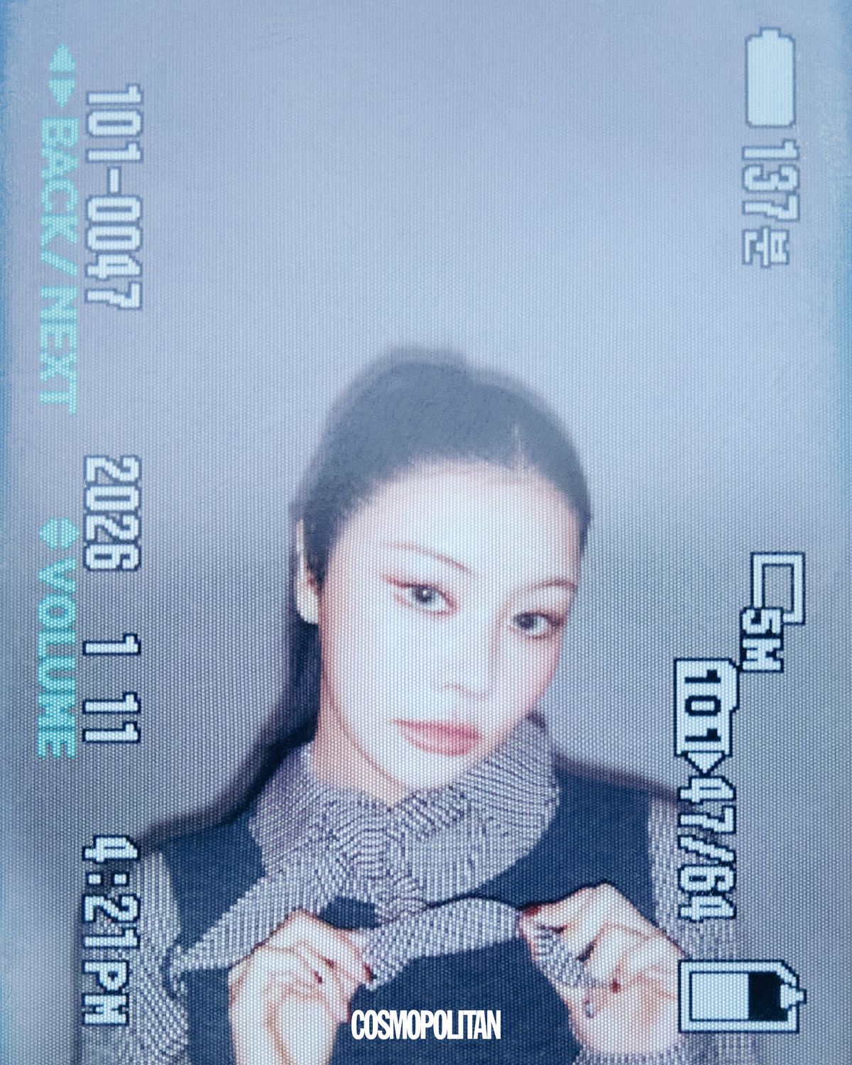 니트 드레스, 타이 셔츠 모두 Cos.