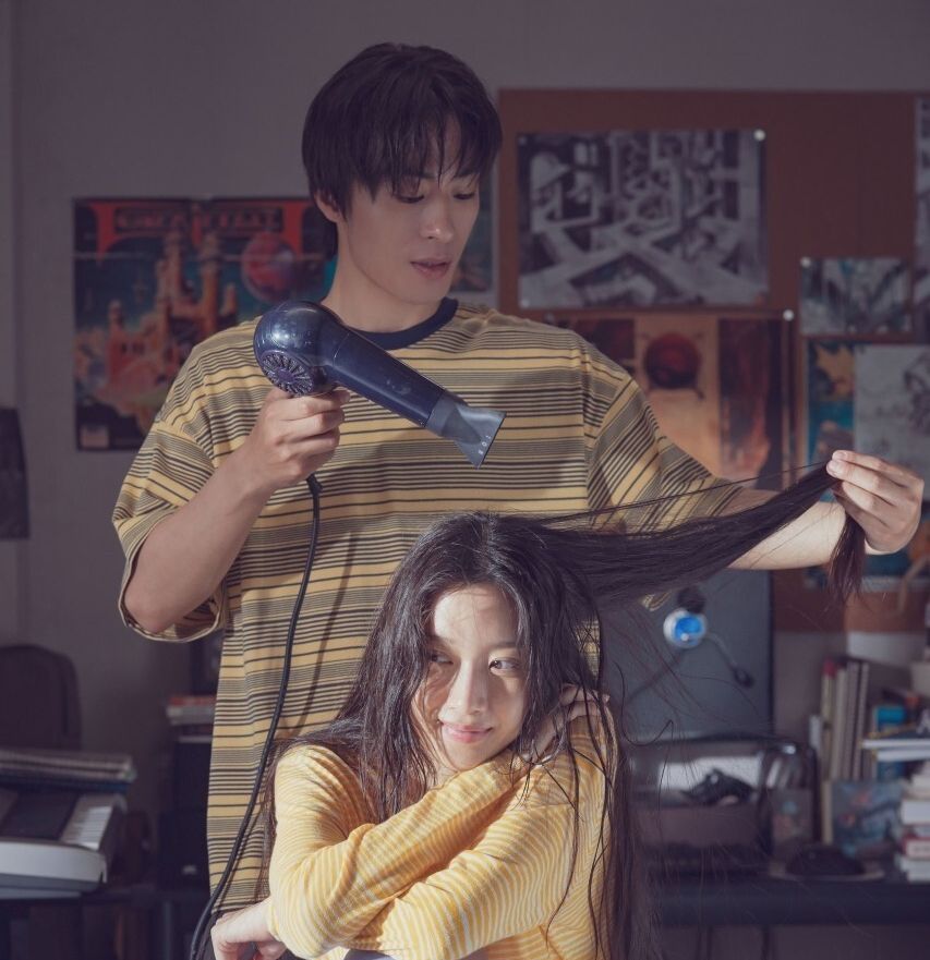 잠자리 횟수가 줄어드는 커플을 위해. 영화 ‘만약에 우리’ 스틸컷