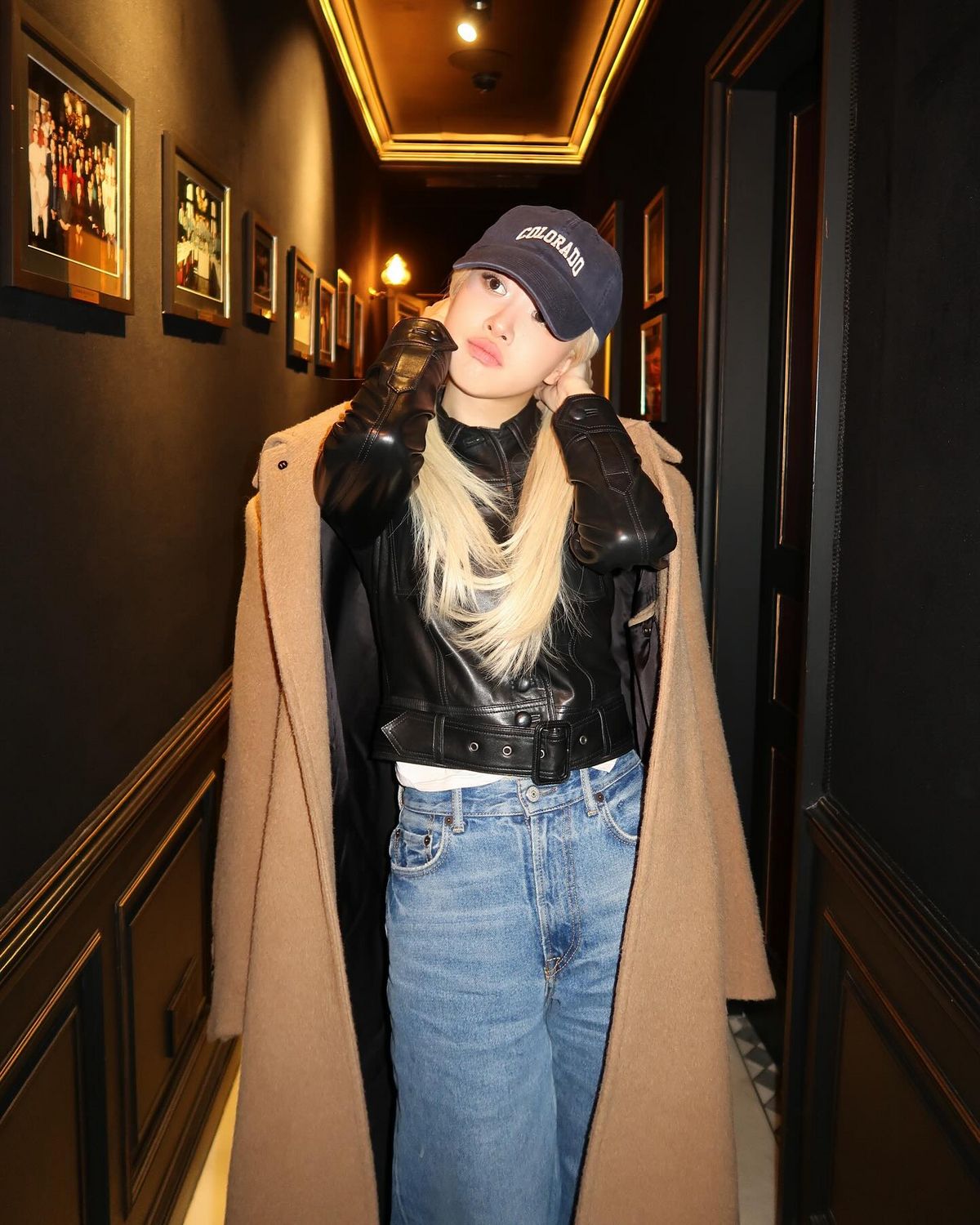 로제 청바지 패션 | 인스타그램 @roses_are_rosie