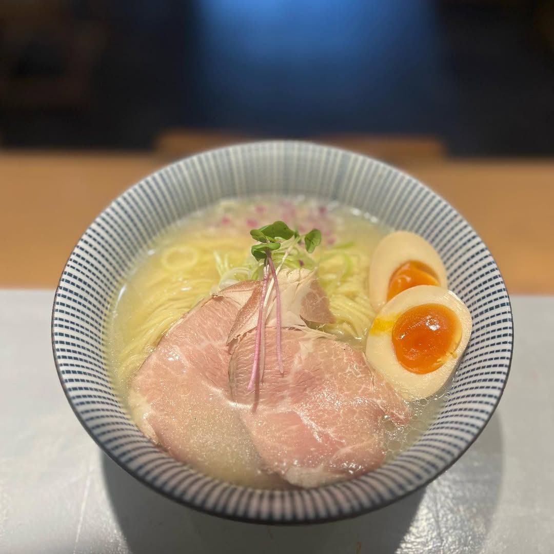 맑고 깔끔한 조개 육수 베이스의 라멘을 맛볼 수 있는 일본 교토 카이다시라멘 키타다. 인스타그램 @kaidashimen_k