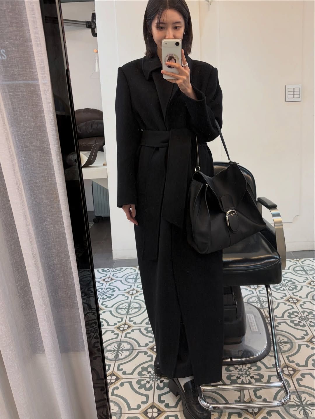 박지현 벨티드 코트 패션 | 인스타그램 @voyavivirel