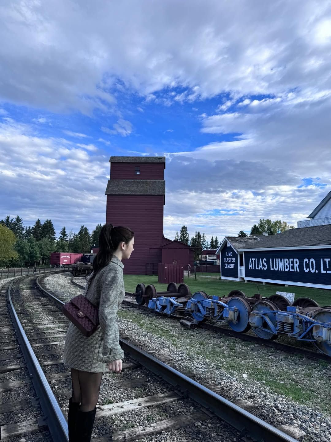 고윤정 벨티드 코트 패션 | 인스타그램 @goyounjung 