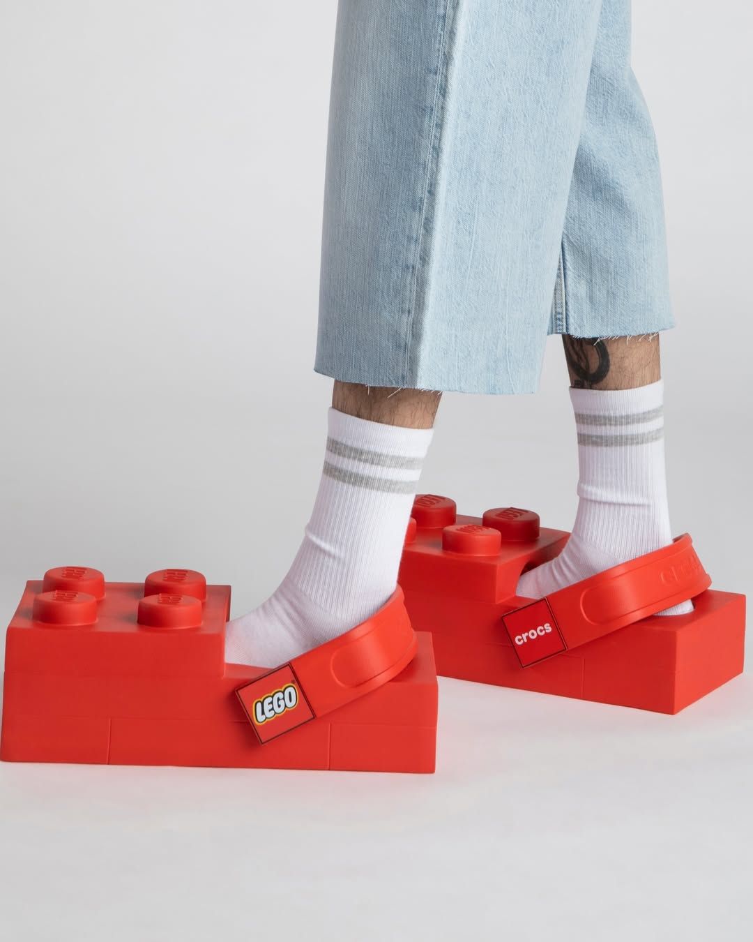 CROCS x LEGO | 출처: 크록스 공식 홈페이지