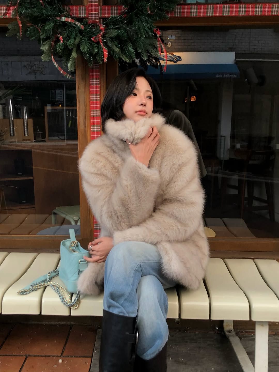 겨울 아우터를 아름답게 코디한 솔로지옥5 김고은. @goxnniee