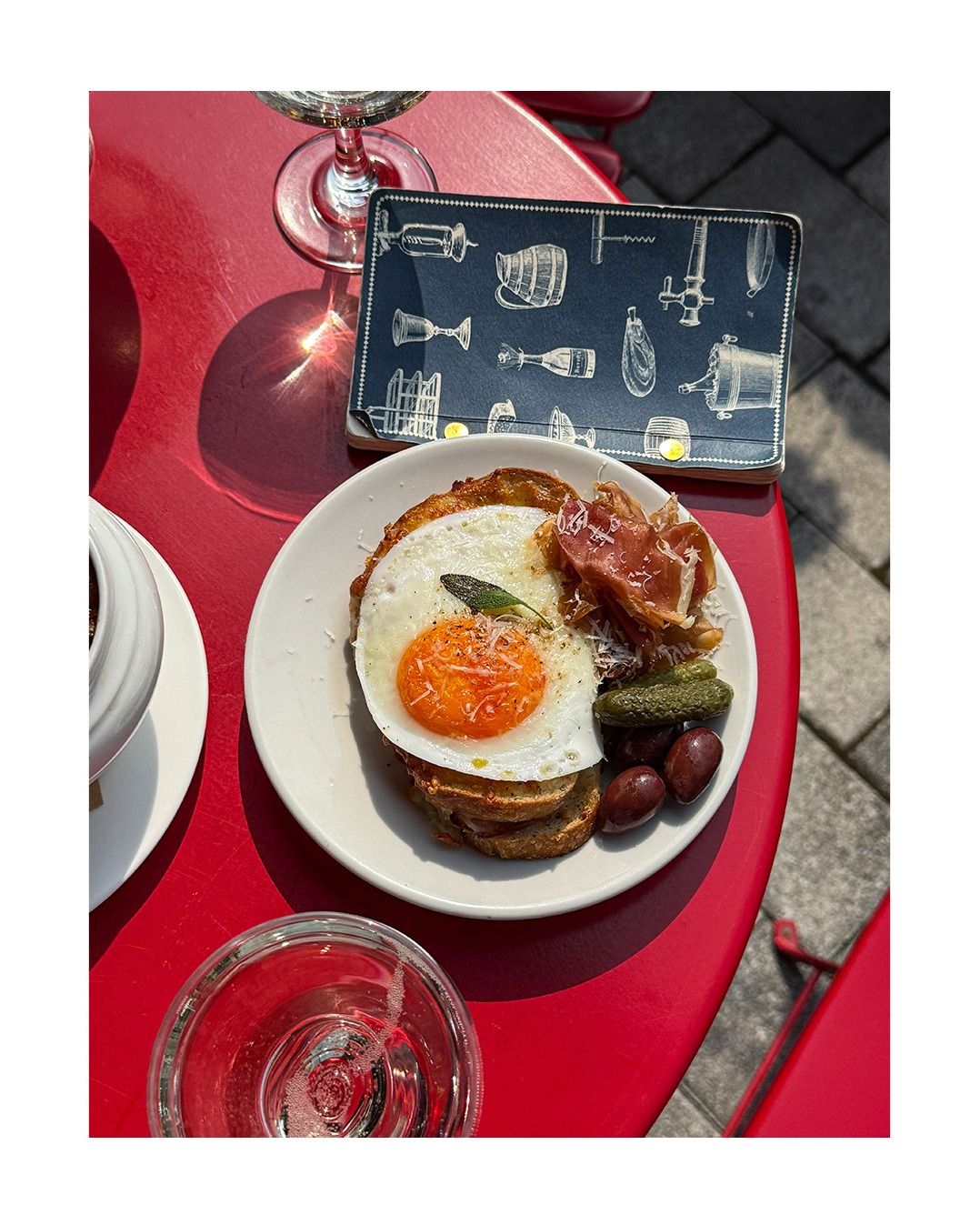 매일 크리스마스 분위기를 느낄 수 있는 브런치 맛집 부베트 서울. 인스타그램 @buvetteseoul