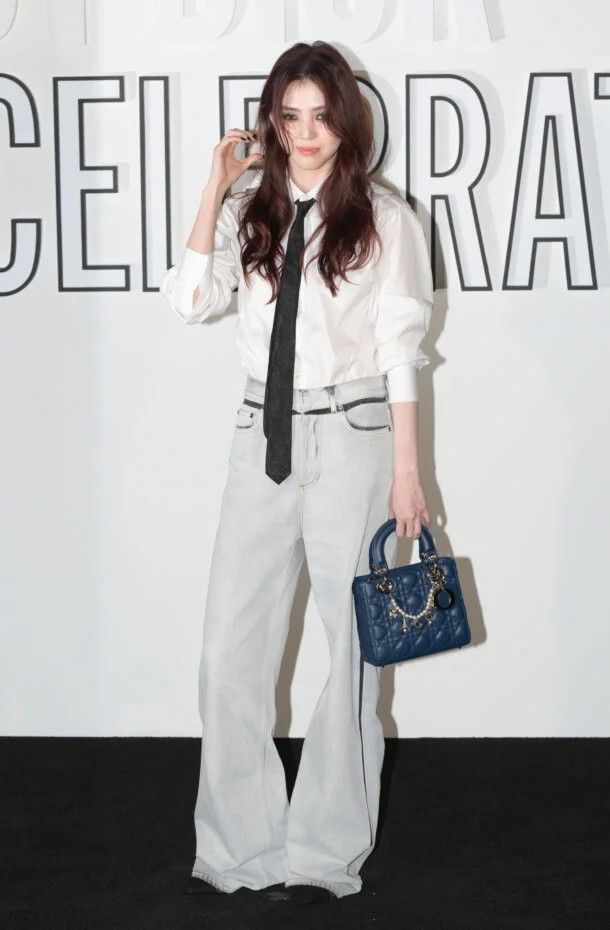 넥타이 패션 | 인스타그램 @xeesoxee