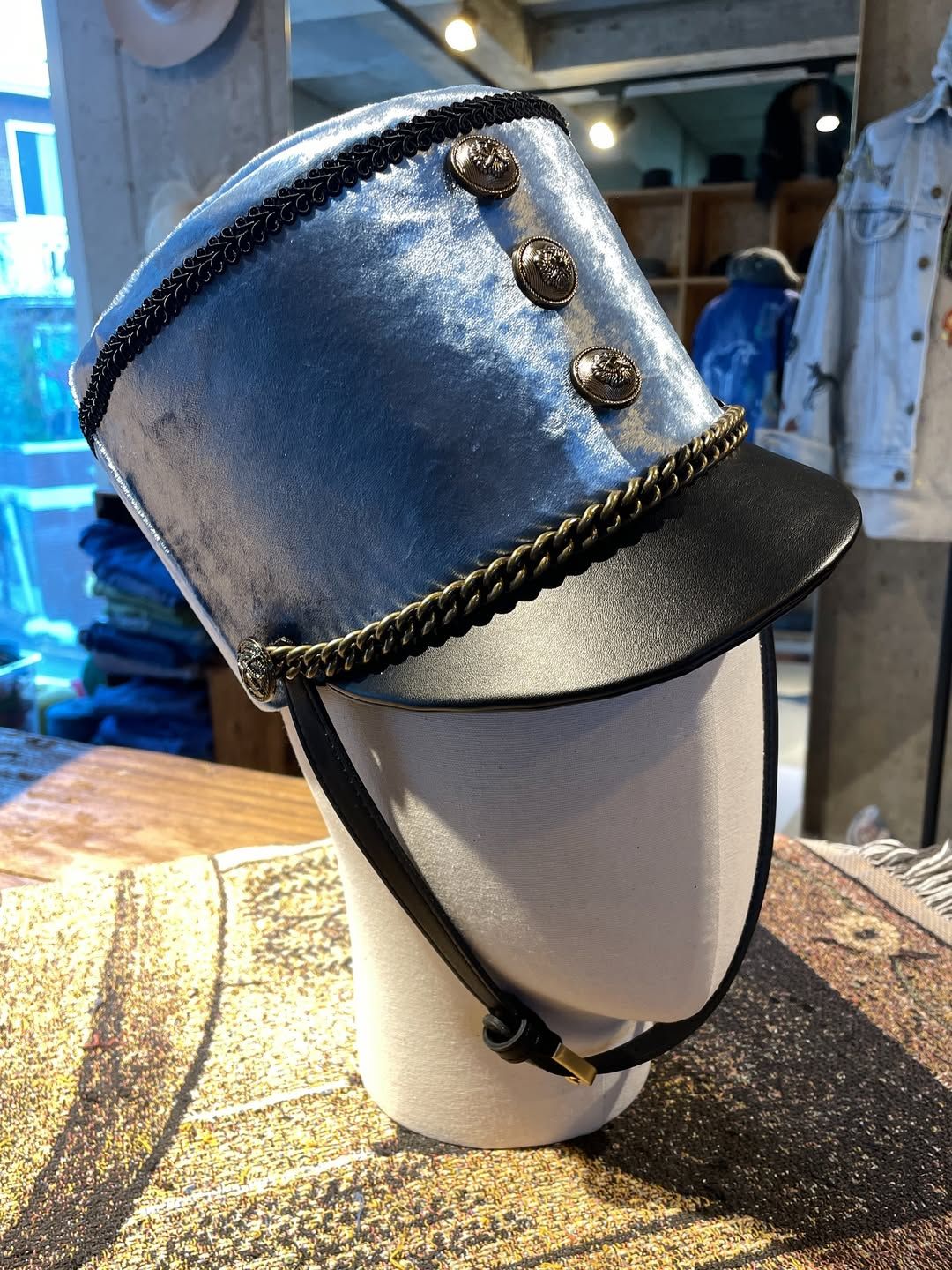 트와이스 채영의 첫 솔로 앨범 <LIL FANTASY vol.1> 뮤직비디오를 위해 주문 제작한 모자.