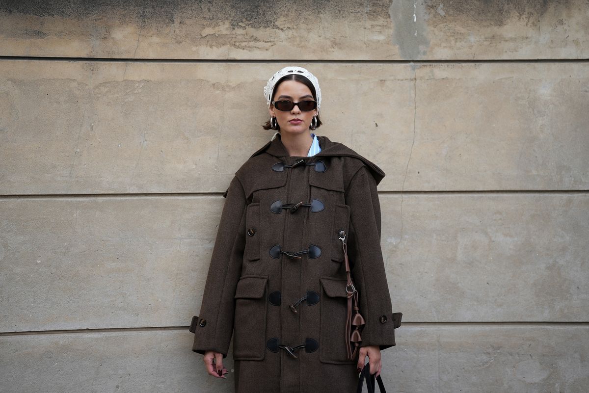 갈색 코트를 입은 해외 스트릿 사진. Photo by Moritz Scholz/Getty Images