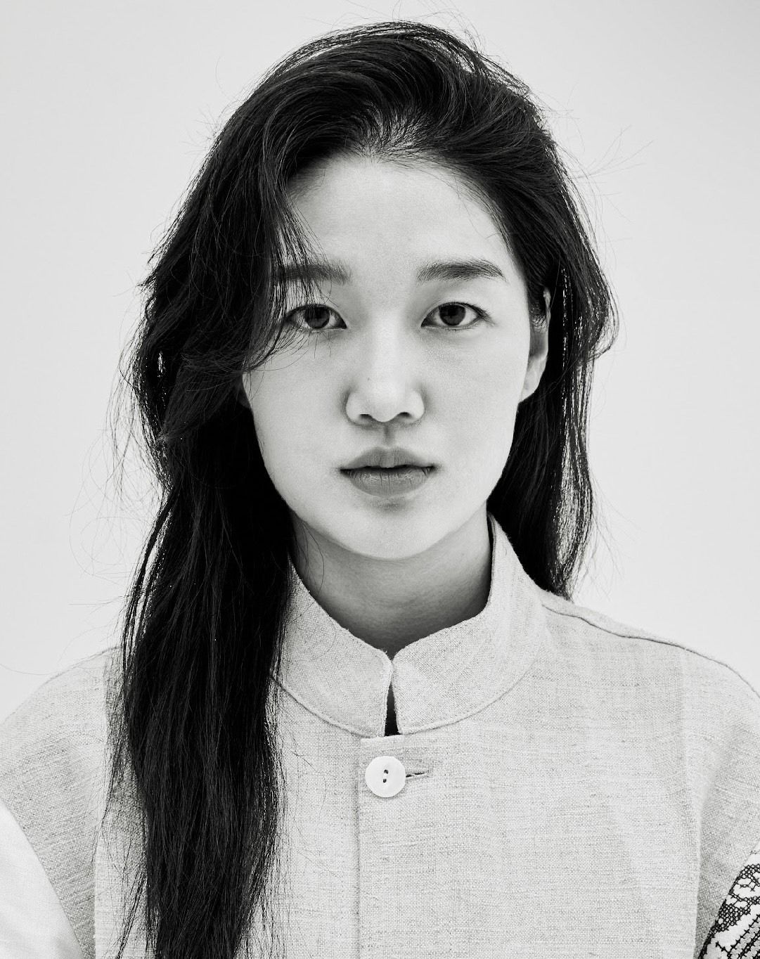 자고류를 이끄는 디렉터 박현경은 천연염색과 유즈드 패브릭을 기반으로 브랜드의 방향을 설계한다.