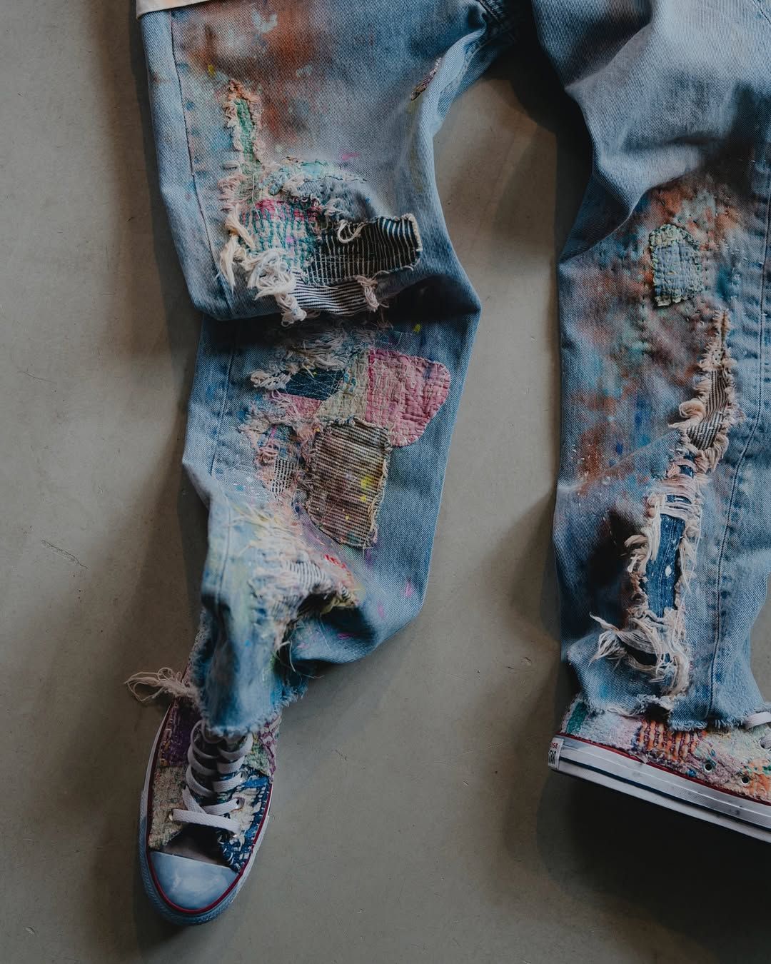 1990년대 리바이스 데님 팬츠를 커스텀한 피스.