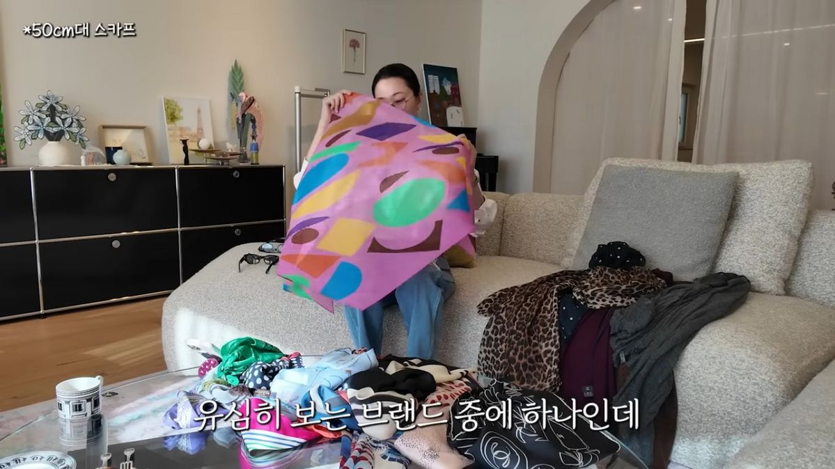 장윤주 스카프 패션 | 유튜브 <윤쥬르 장윤주>