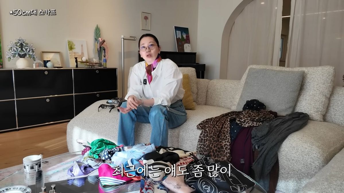 장윤주 스카프 패션 | 유튜브 <윤쥬르 장윤주>