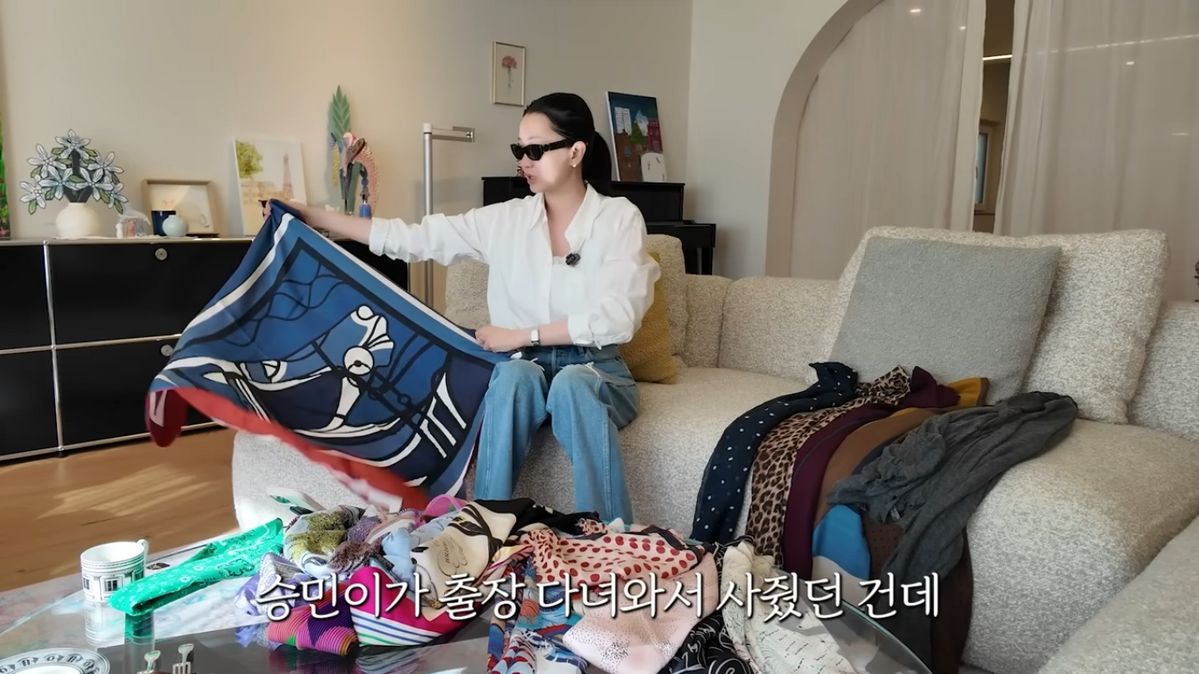 장윤주 스카프 패션 | 유튜브 <윤쥬르 장윤주>