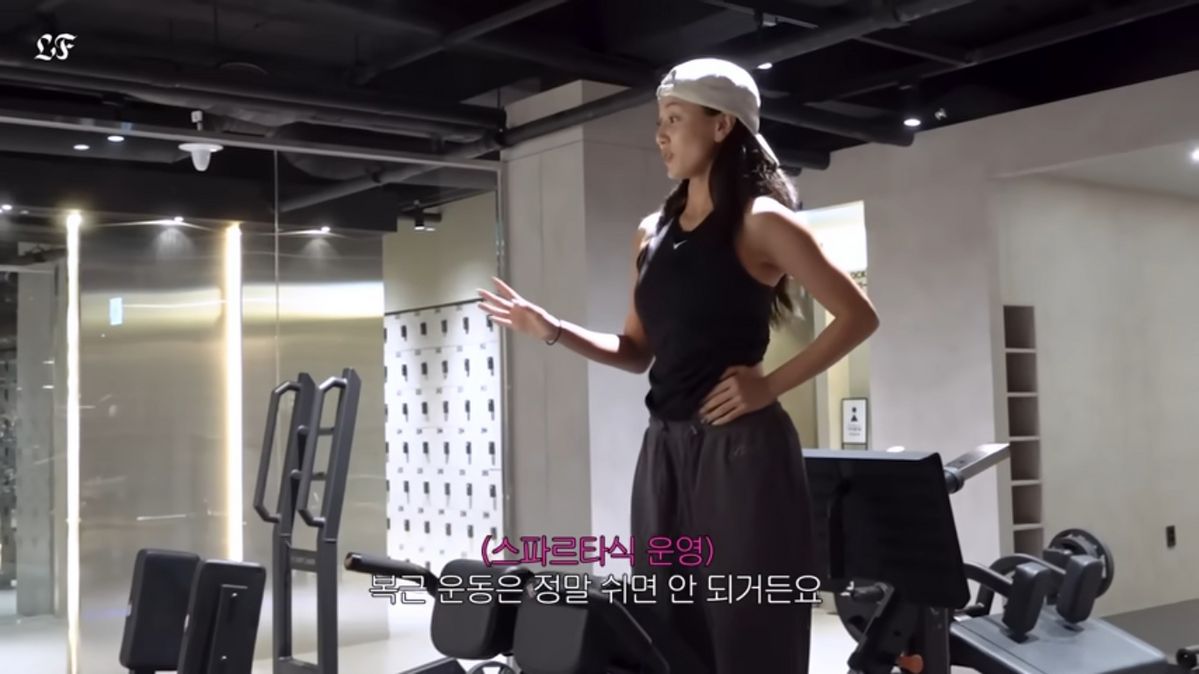 트와이스 지효 복근 운동 | 유튜브 <트와이스>