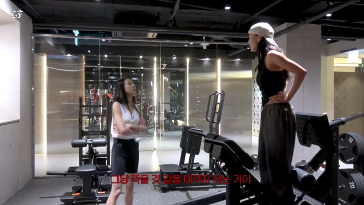 트와이스 지효 복근 운동 | 유튜브 <트와이스>