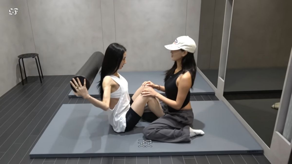 트와이스 지효 복근 운동 | 유튜브 <트와이스>