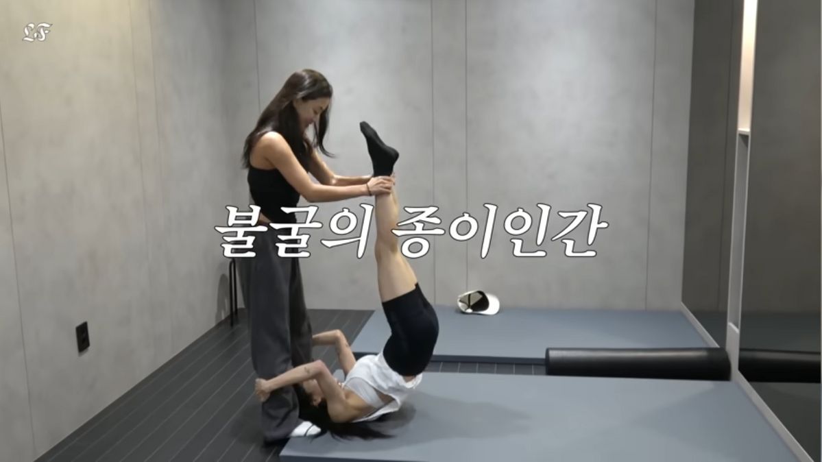 트와이스 지효 복근 운동 | 유튜브 <트와이스>