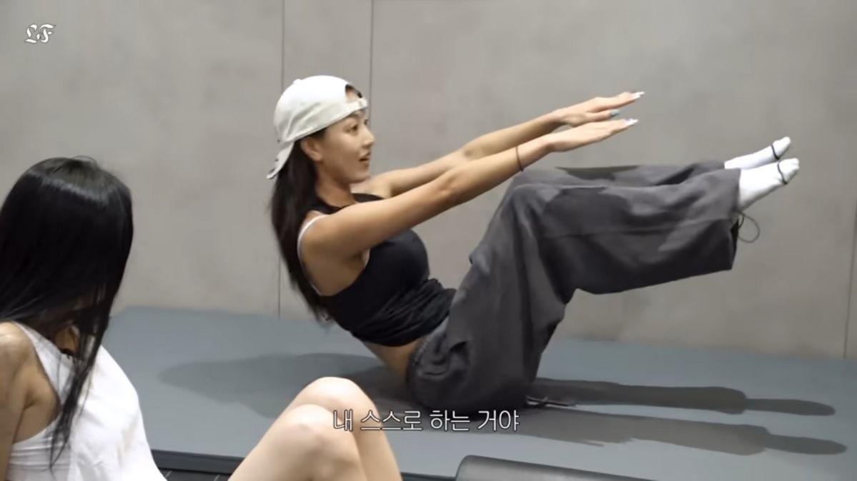 트와이스 지효 복근 운동 | 유튜브 <트와이스>