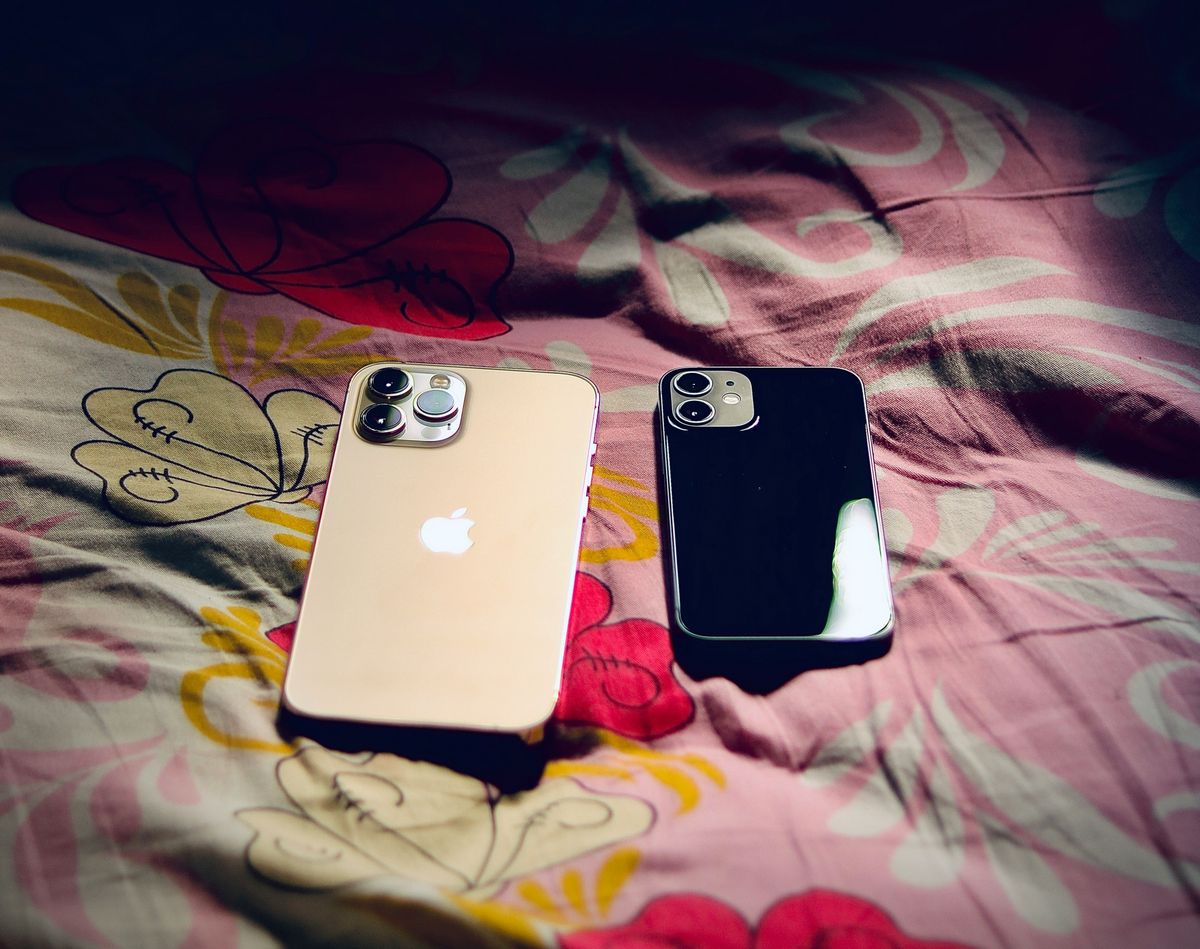 관계 후 휴대폰을 보는 사람의 심리. 언스플래쉬