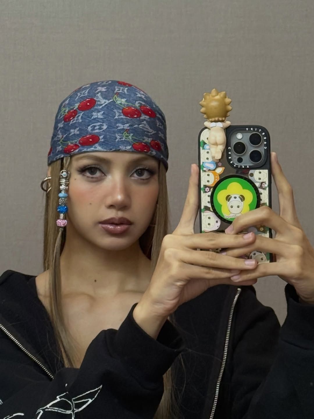 리사 헤드 스카프 패션 | 인스타그램 @lalalalisa_m