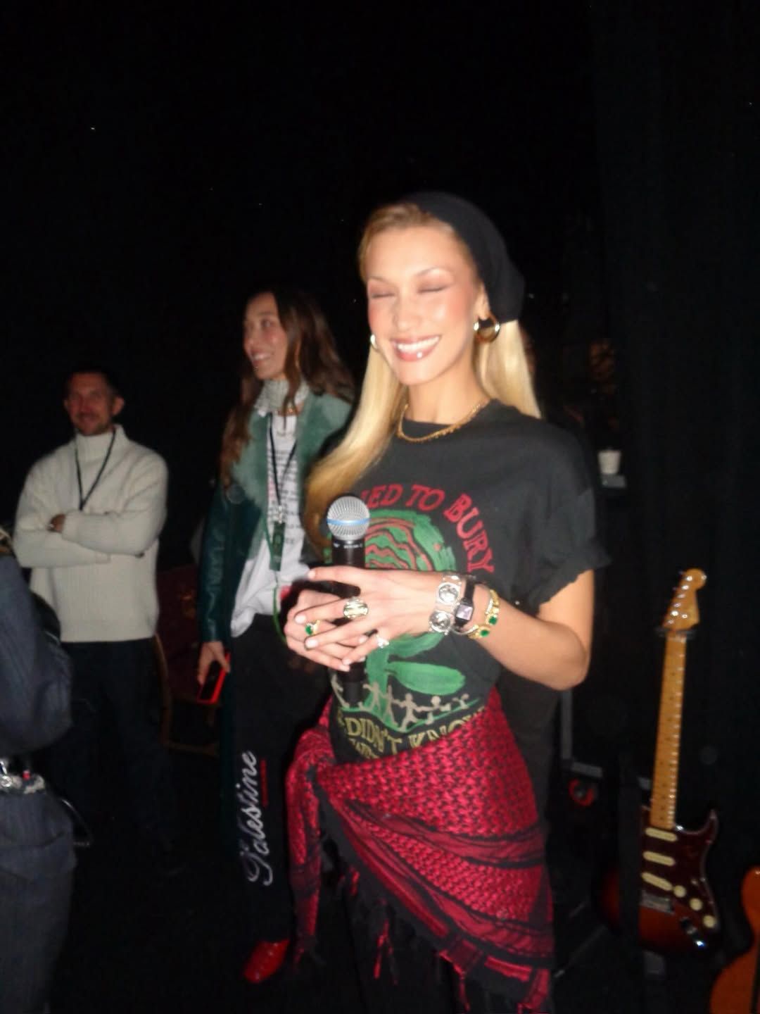 벨라 하디드 헤드 스카프 패션 | 인스타그램 @bellahadid 